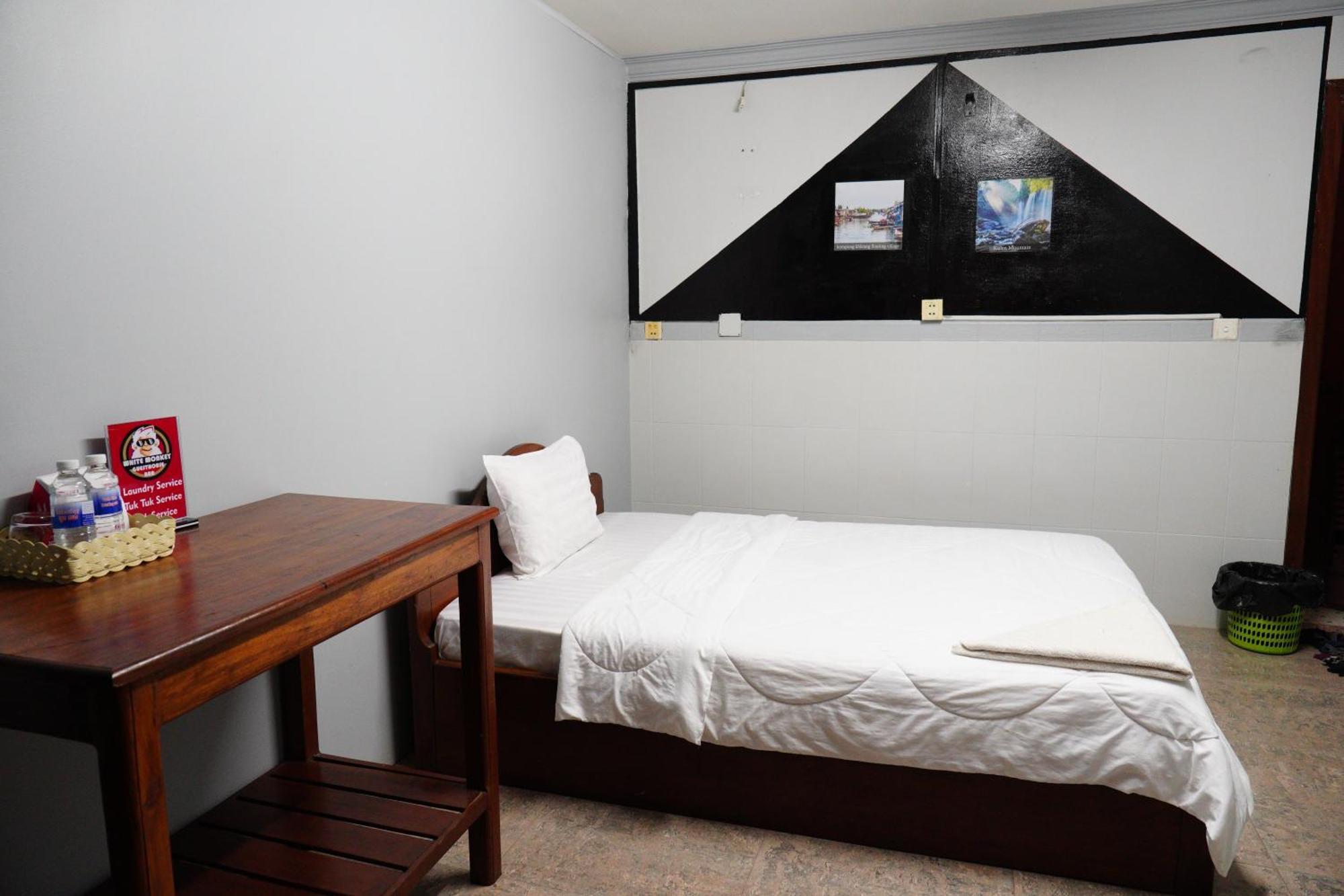 White Monkey Hotel Siem Reap Exterior photo