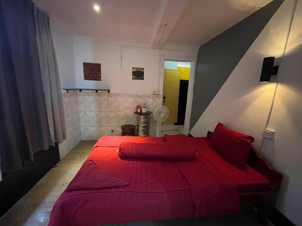 White Monkey Hotel Siem Reap Room photo