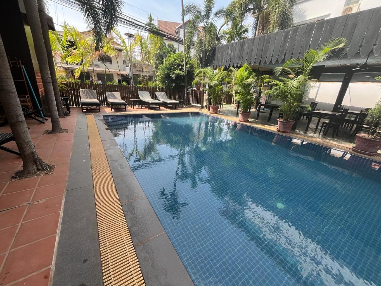 White Monkey Hotel Siem Reap Room photo