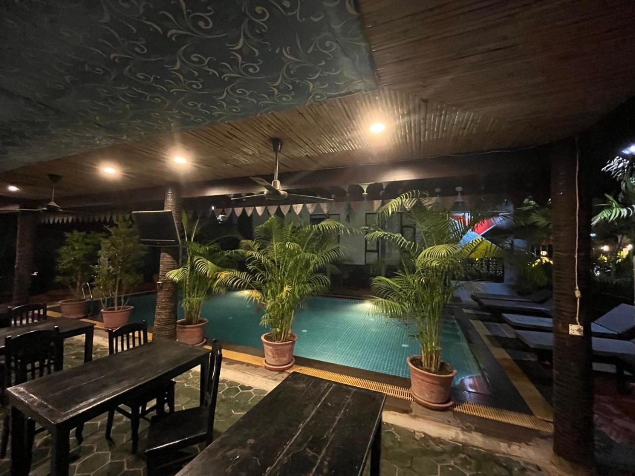 White Monkey Hotel Siem Reap Room photo