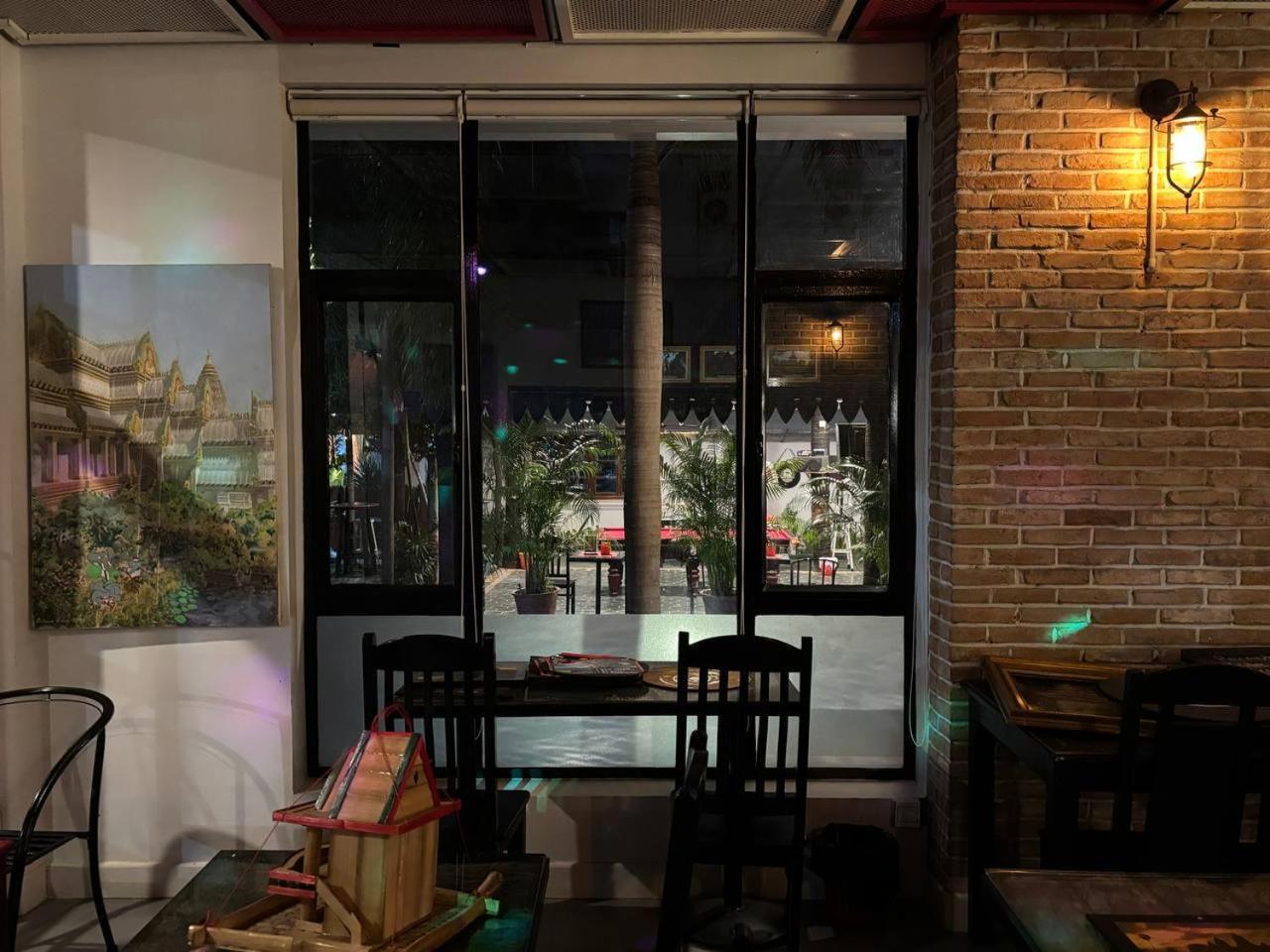 White Monkey Hotel Siem Reap Exterior photo