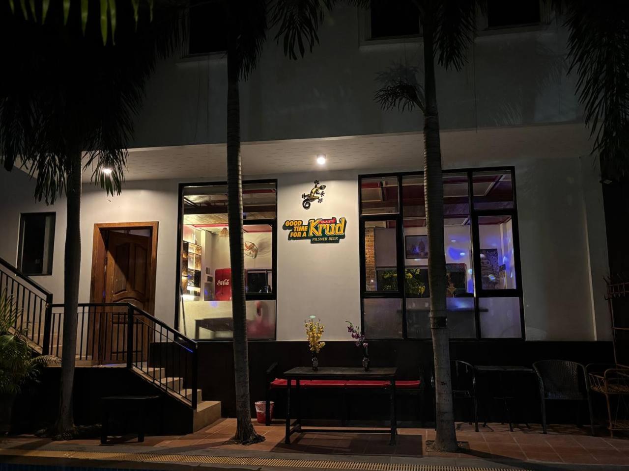 White Monkey Hotel Siem Reap Exterior photo