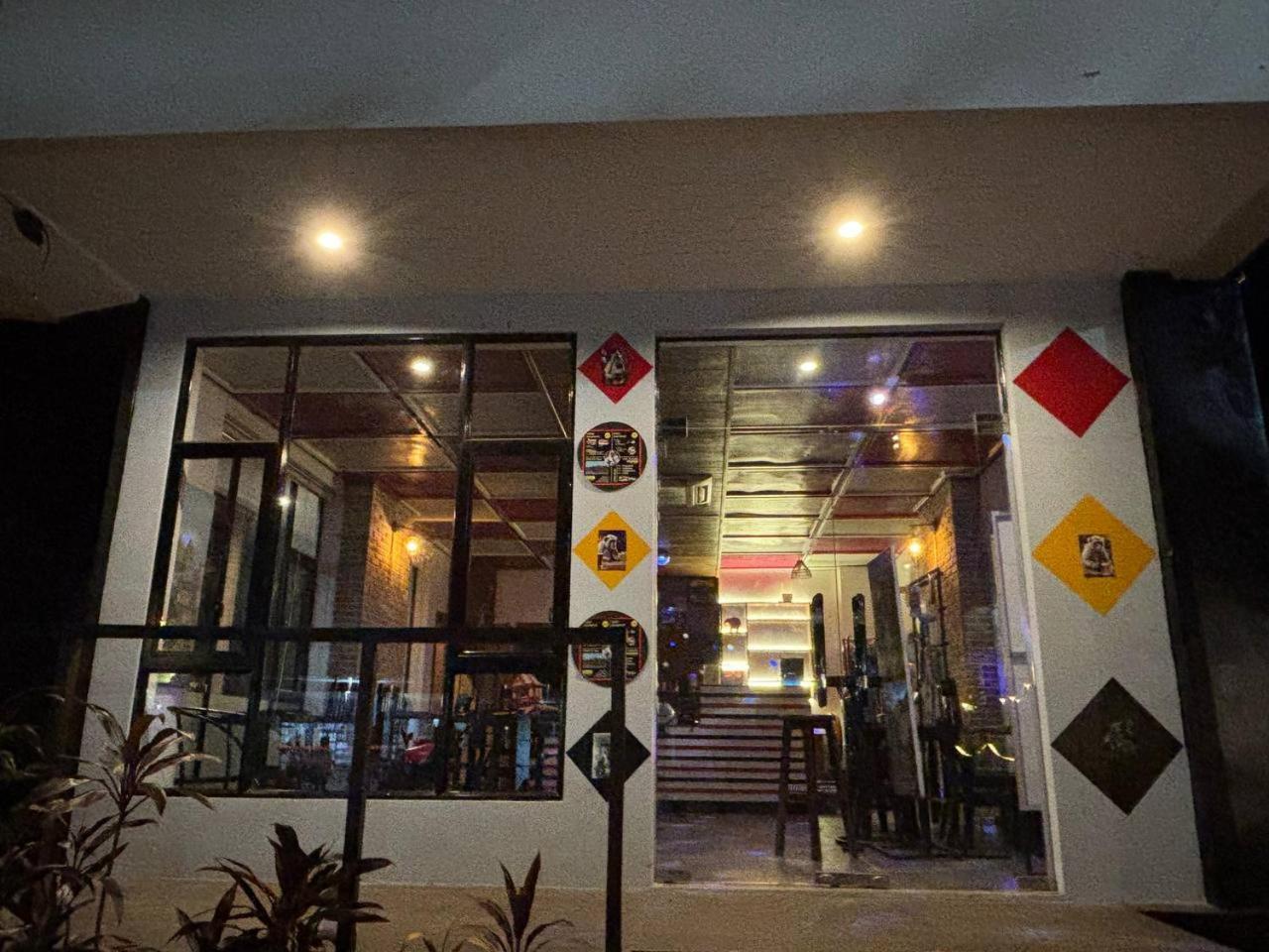 White Monkey Hotel Siem Reap Exterior photo