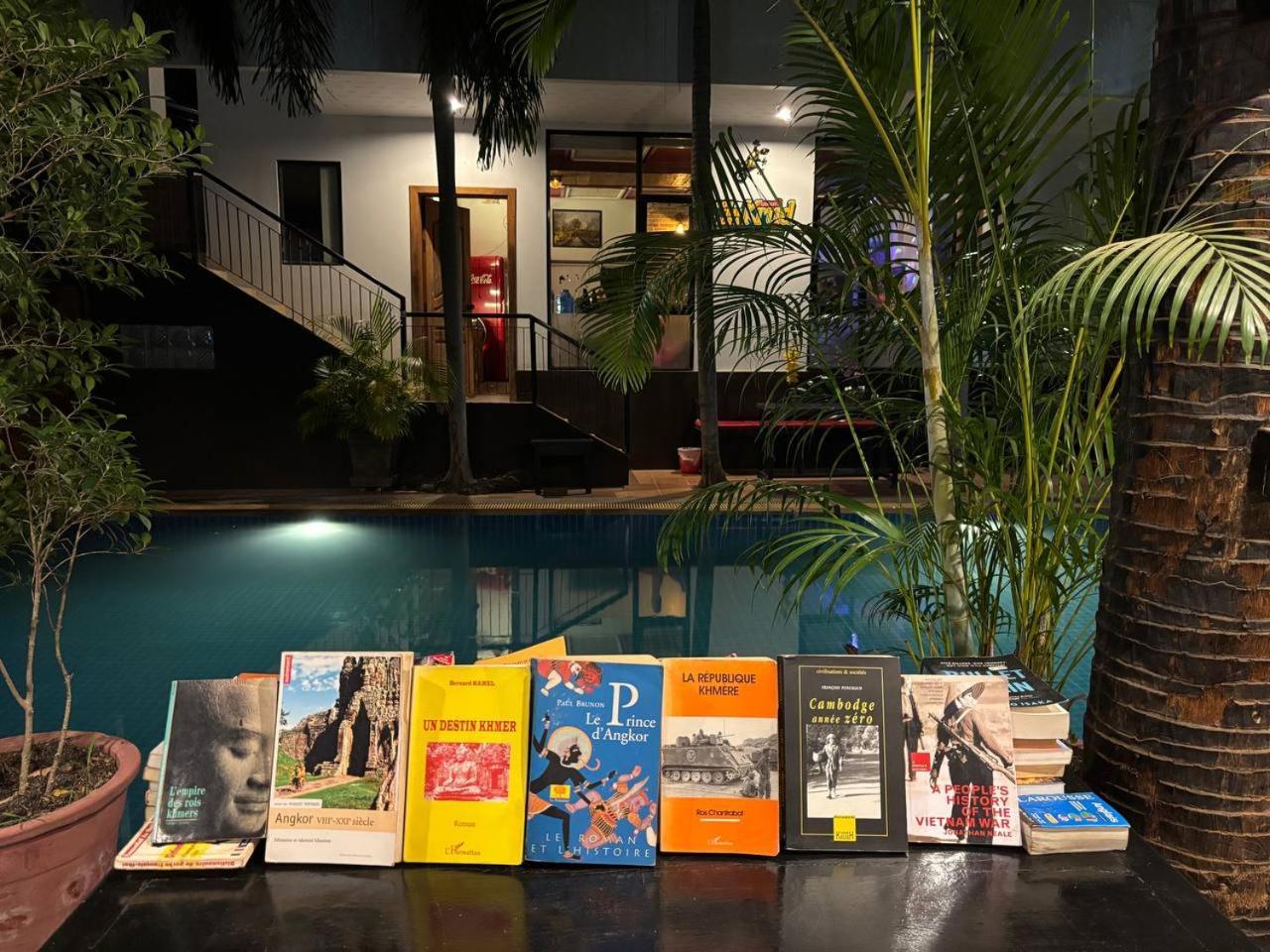 White Monkey Hotel Siem Reap Exterior photo